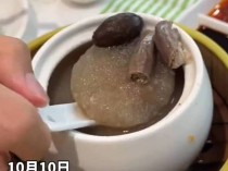 女子吃早茶喝热汤喝到大冰块 食品安全引热议