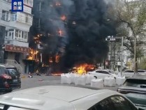 哈尔滨居民楼火灾疑是电路燃爆导致 2死4伤引发关注