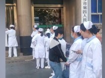 河南新乡多位医护人员讨薪 医院回应正协调解决