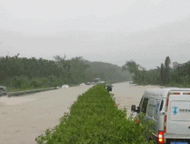 强降雨致积水倒灌 G9811海三高速K59处双幅交通阻断