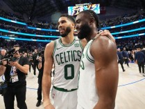 NBA季前赛：绿军50分狂胜76人 双探花34 18魔仙哥20分 杰伦&amp;塔图姆状态火爆