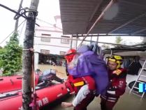 海南多地强降雨引发险情，消防部门紧急出动架起“生命通道”