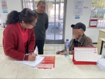 八旬老人骑行8公里后迷路，找到附近居委会求助终于回家