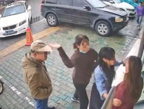 琐事纠纷27岁女子被夫妇打骨折，鉴定轻伤一级后拒私了希望法律惩处；民警：已立案，但轻伤害检方一般不批捕