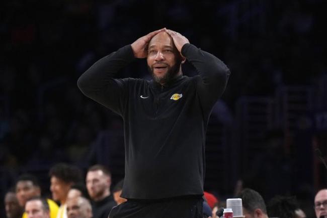 NBA戏精大赏 父子同台老詹稳当？四次失误小詹紧张？ 湖人新赛季迷雾重重