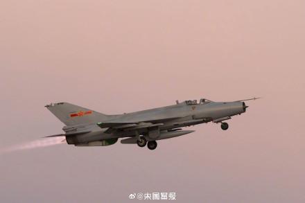 空军战鹰跨昼夜飞行大片