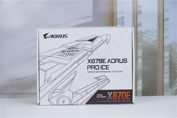 首款全白主板！技嘉X870E AORUS PRO ICE电竞冰雕图赏