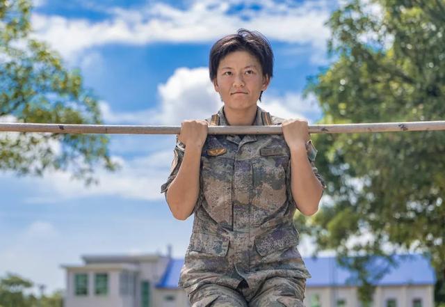 高考649分的特战女排长 学霸女兵的荆棘之路