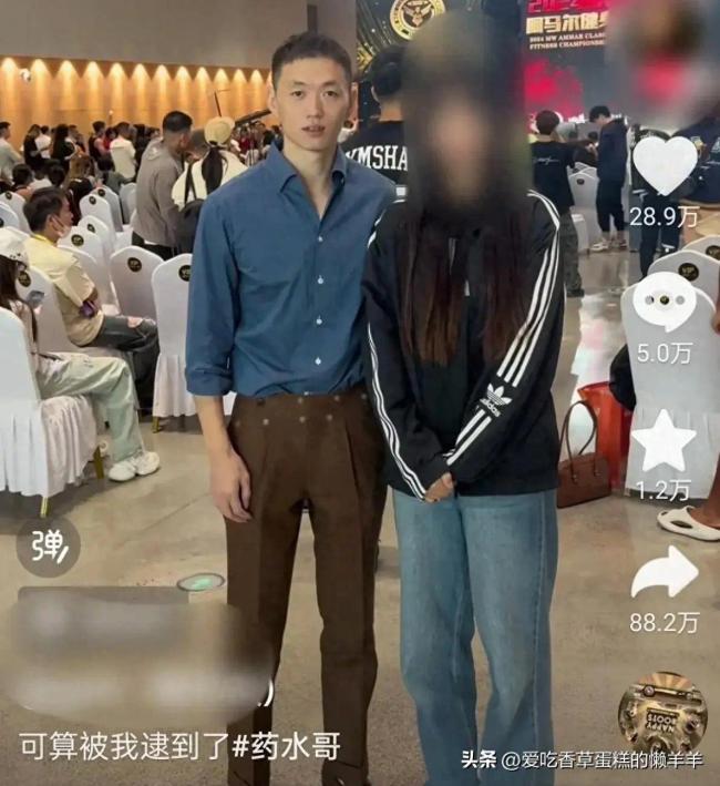 药水哥”变身精瘦型男：健身效果引热议