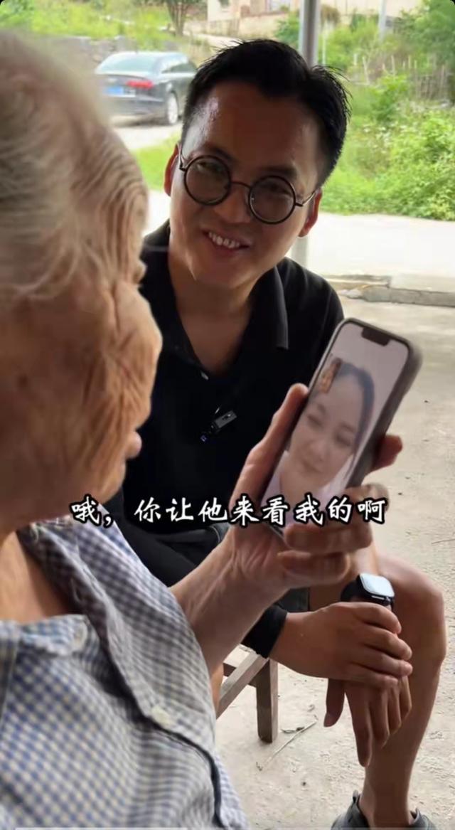 夫妻免费为在外子女看望家中老人 爱心行动温暖独居长辈心房