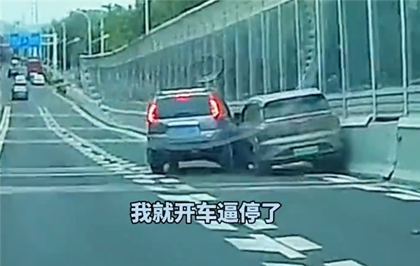 鄂A6PZ19拦停失控汽车：东风日产捐赠一辆探陆