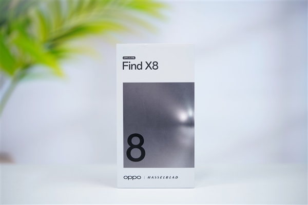 超窄物理四等边屏幕！OPPO Find X8图赏