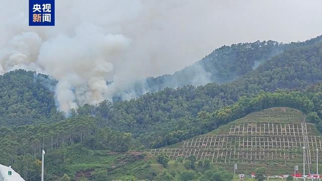 广东江门开平突发山火