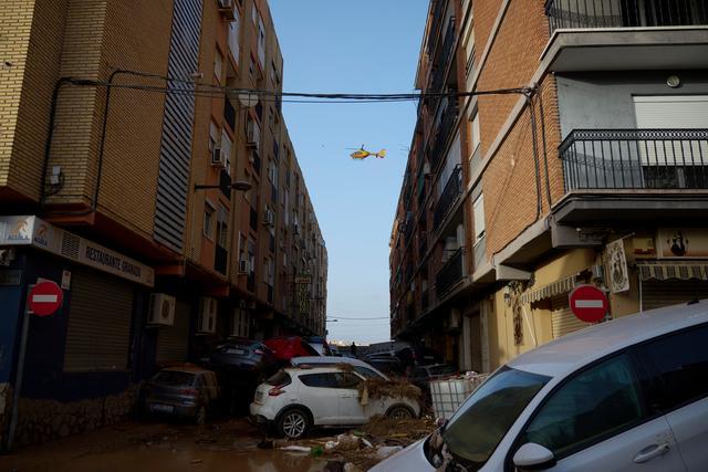 北京：西班牙洪水致近百人死亡　巴伦西亚一天下一年雨量