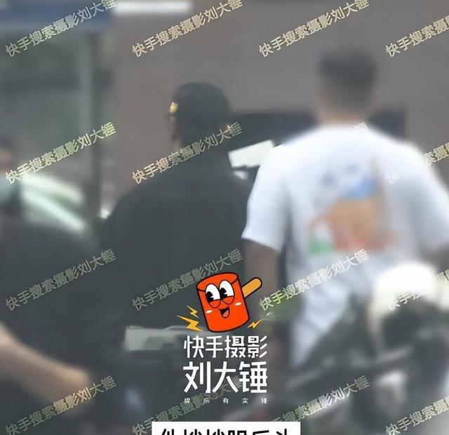 曝黄晓明带叶珂做产检，黄晓明蹲在门口等候 反击负面传闻