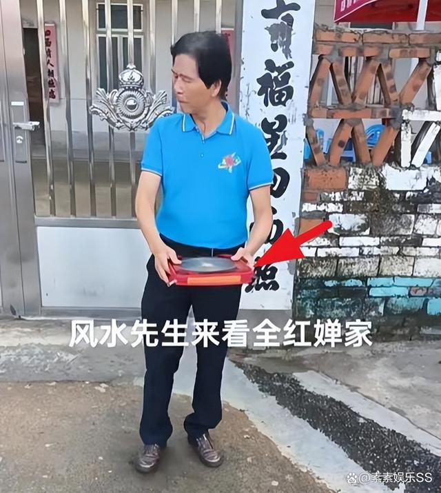 全红婵老家门口有男子手拿罗盘“看风水”，全红婵爷爷默默关门谢客 实力胜过迷信