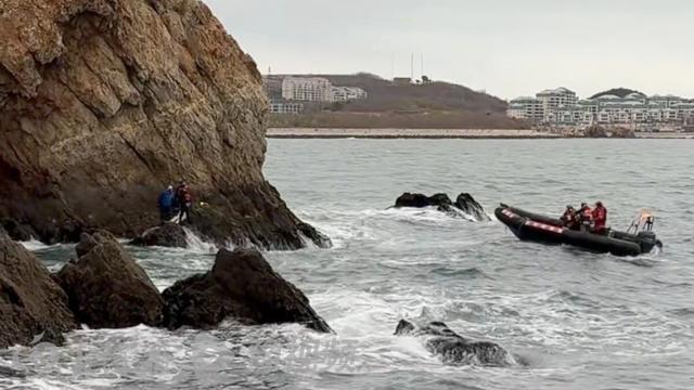 4驴友遇涨潮 女驴友2次落海身亡